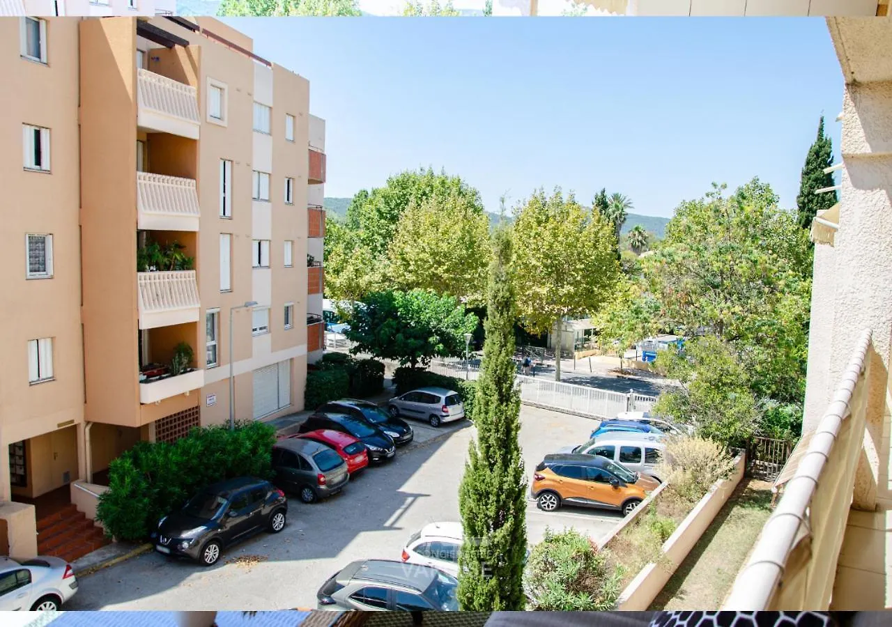 Les Gregoriennes T2 Hyeres Centre-Terrasse-Parking-Wifi Apartment