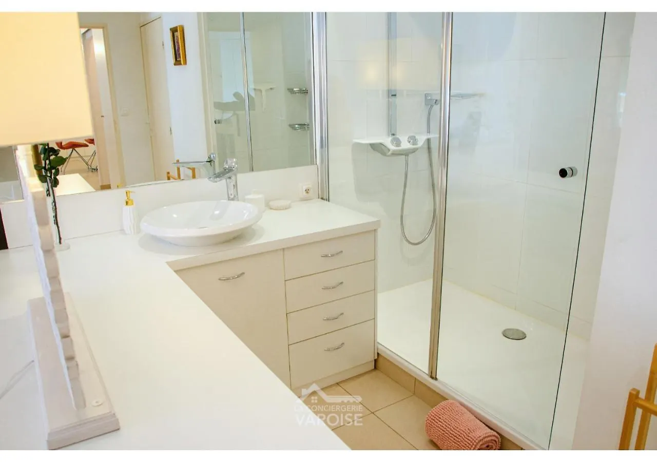 Les Gregoriennes T2 Hyeres Centre-Terrasse-Parking-Wifi Apartment France