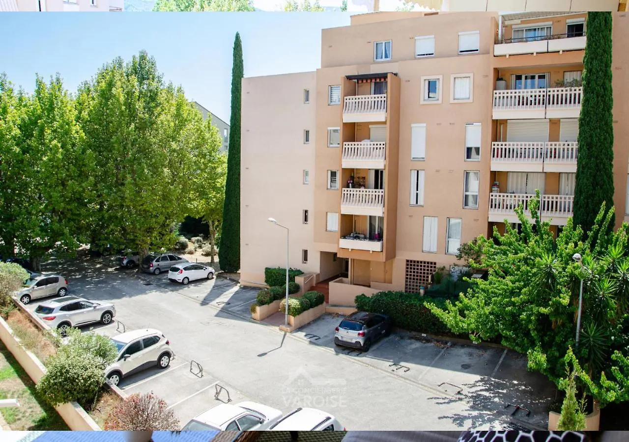 Les Gregoriennes T2 Hyeres Centre-Terrasse-Parking-Wifi Apartment