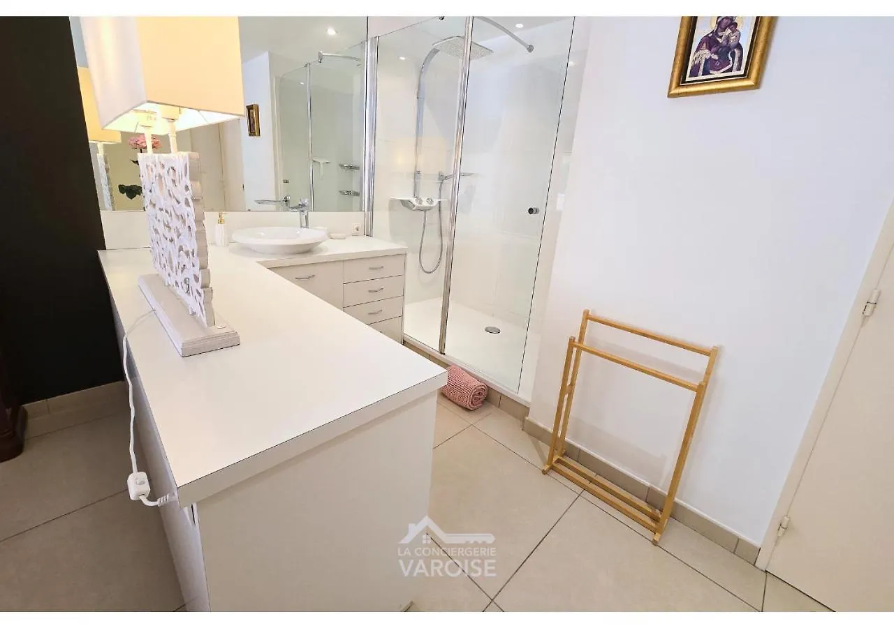 Les Gregoriennes T2 Hyeres Centre-Terrasse-Parking-Wifi Apartment