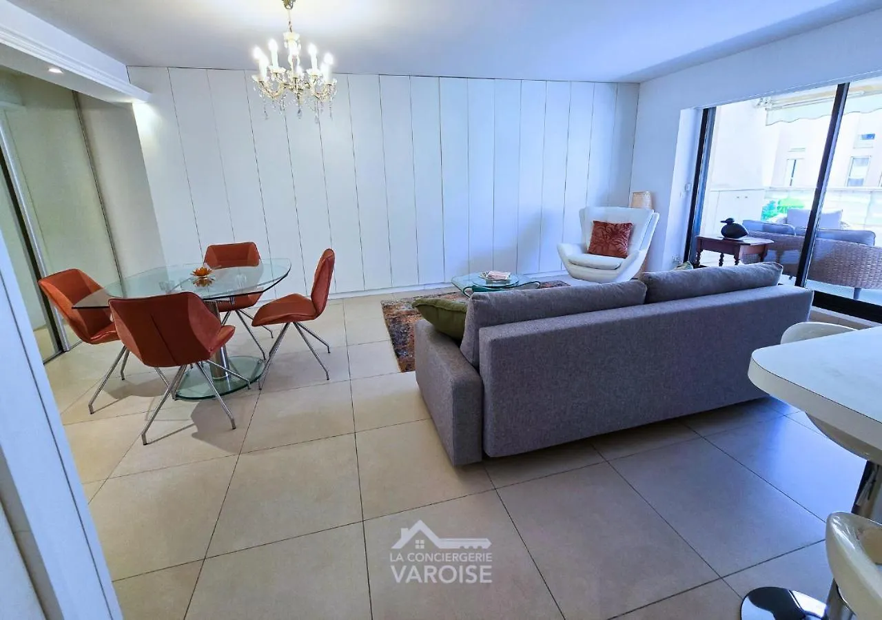 Les Gregoriennes T2 Hyeres Centre-Terrasse-Parking-Wifi Apartment France