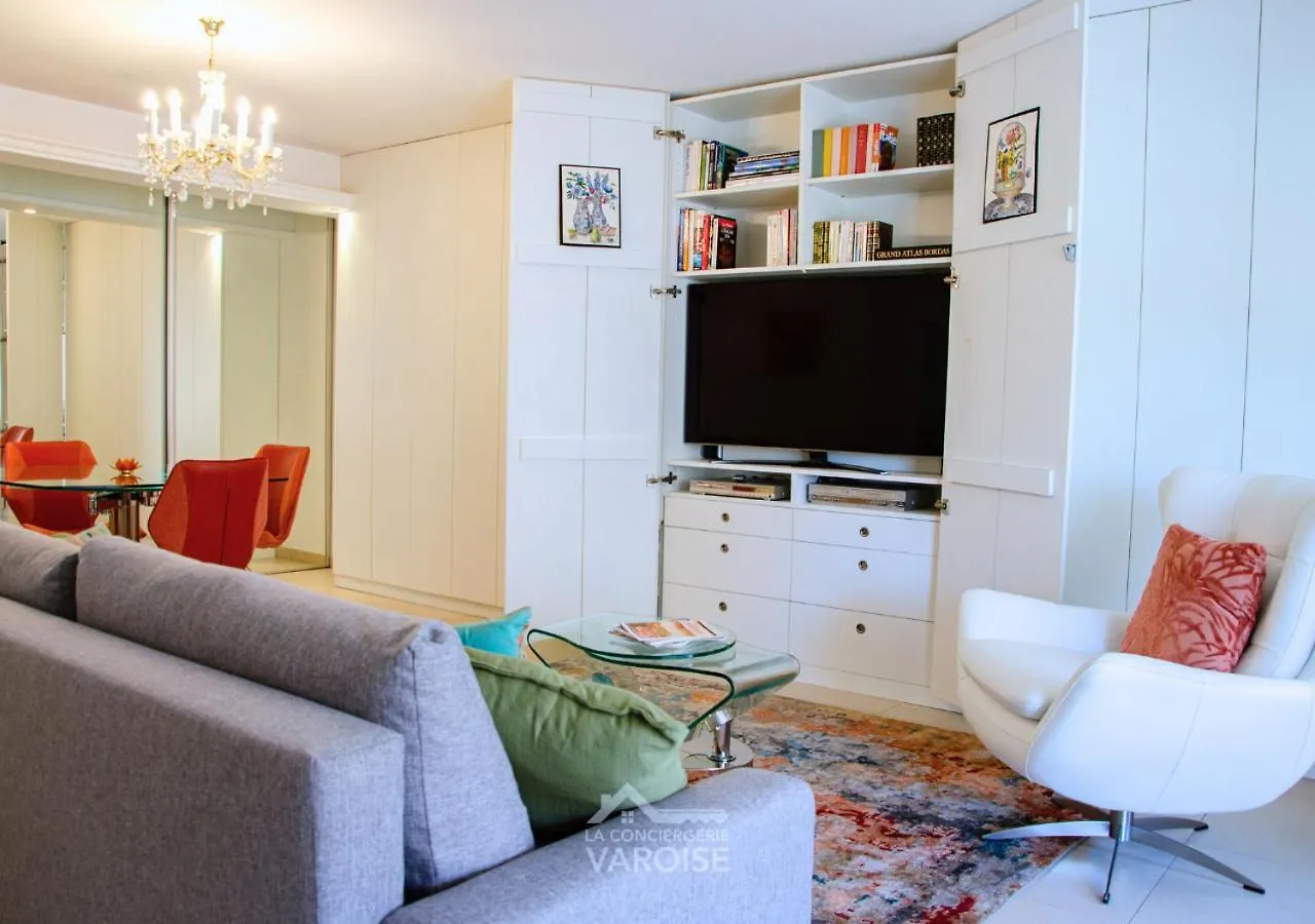 Les Gregoriennes T2 Hyeres Centre-Terrasse-Parking-Wifi Apartment