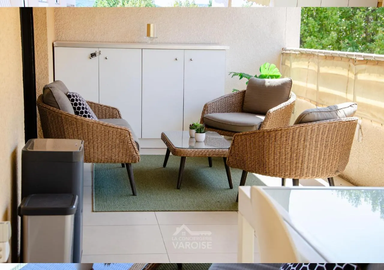 Les Gregoriennes T2 Hyeres Centre-Terrasse-Parking-Wifi Apartment