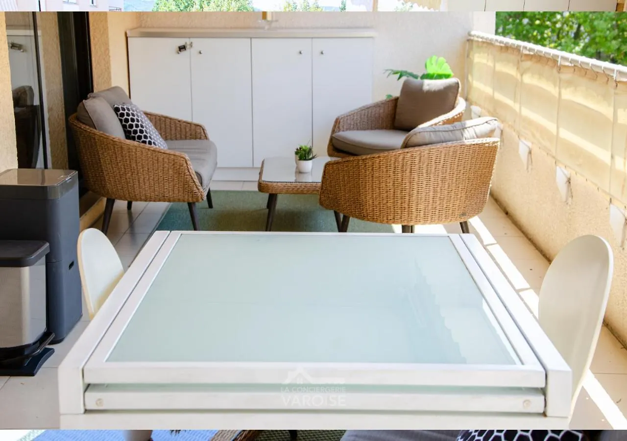 Les Gregoriennes T2 Hyeres Centre-Terrasse-Parking-Wifi Apartment