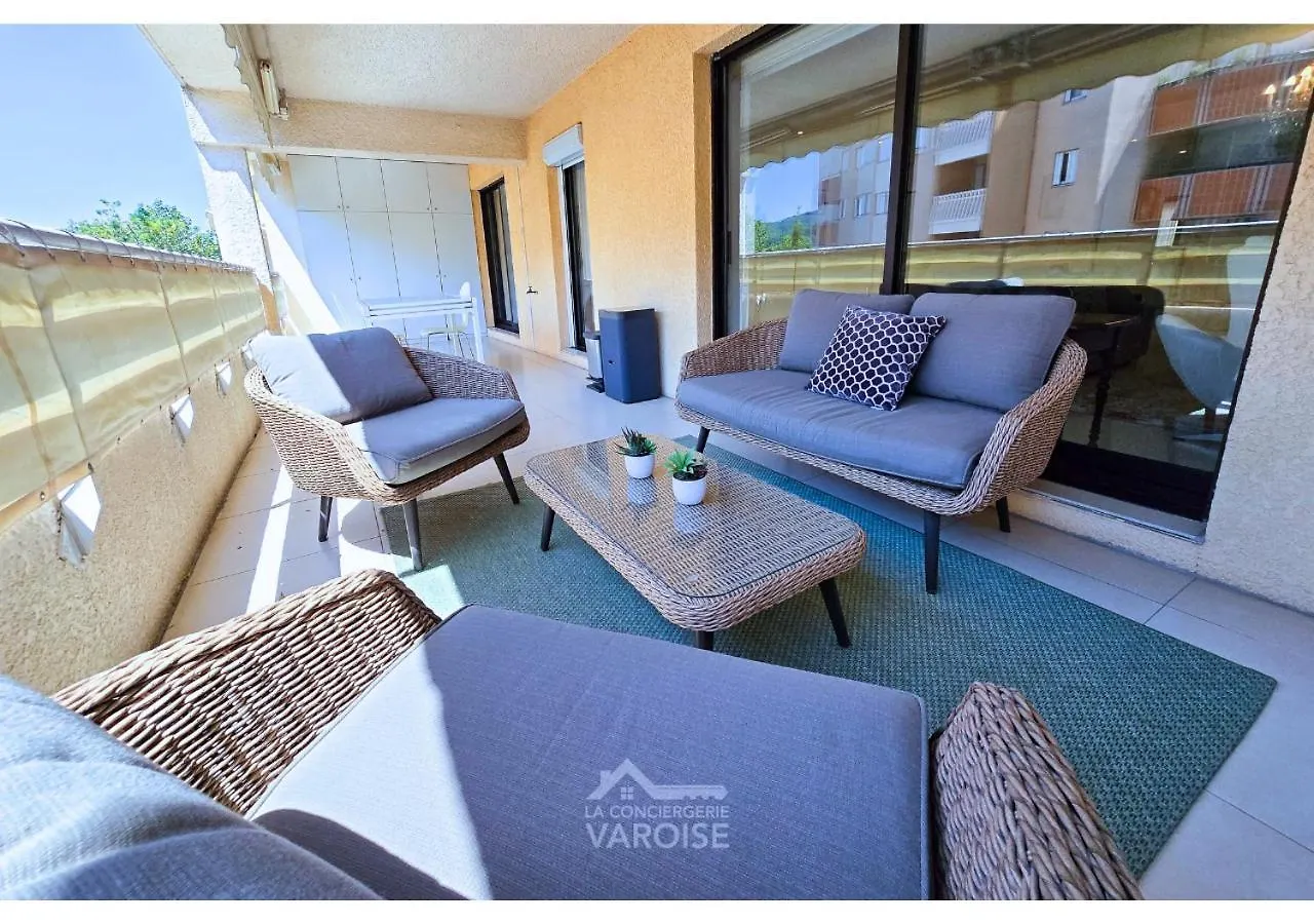 Les Gregoriennes T2 Hyeres Centre-Terrasse-Parking-Wifi Apartment France