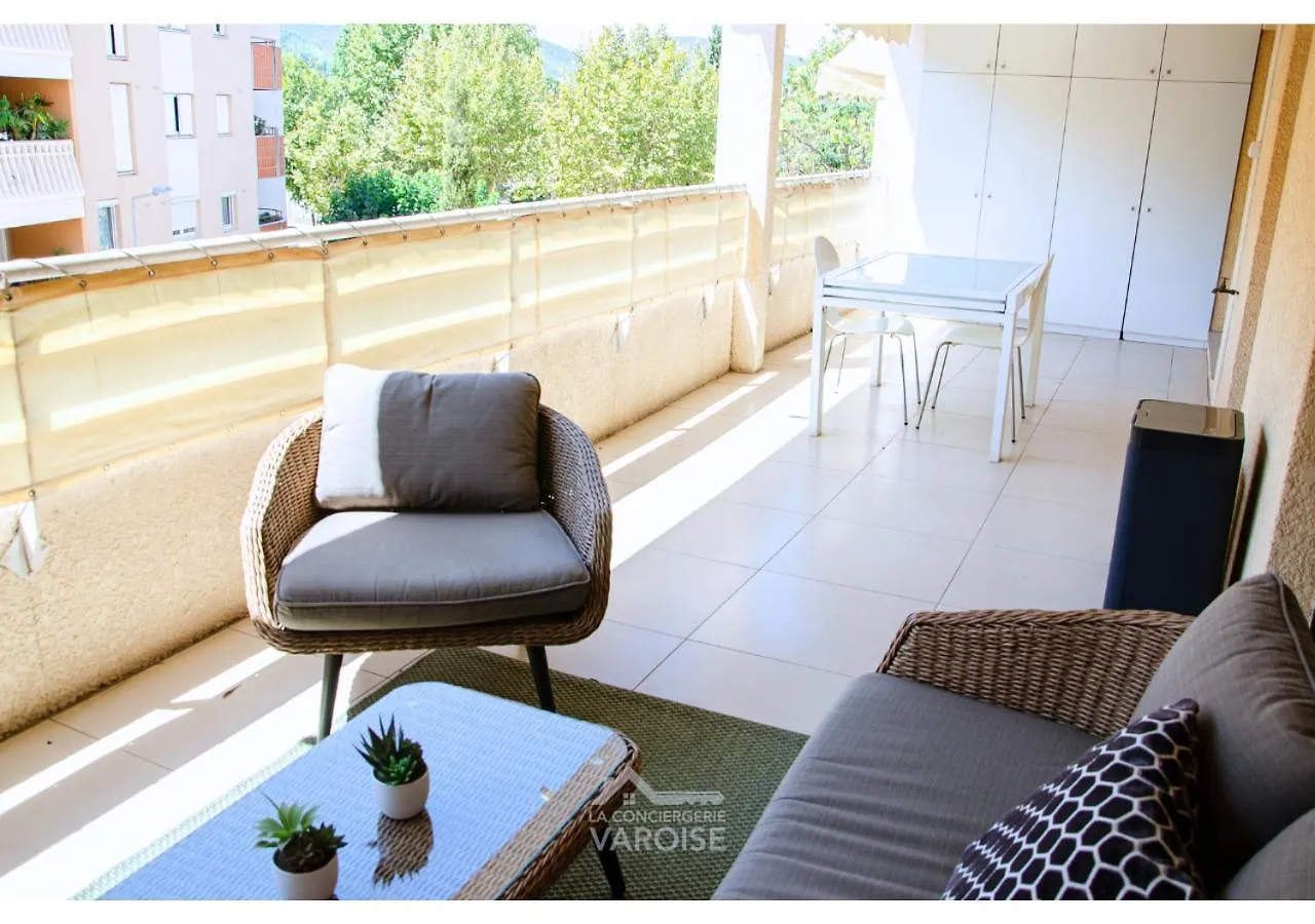 Les Gregoriennes T2 Hyeres Centre-Terrasse-Parking-Wifi Apartment 0*,  France
