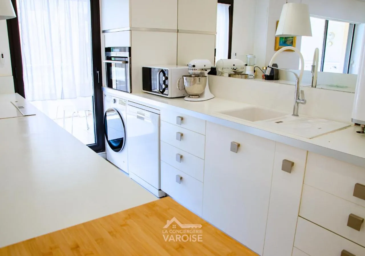 Les Gregoriennes T2 Hyeres Centre-Terrasse-Parking-Wifi Apartment 0*,