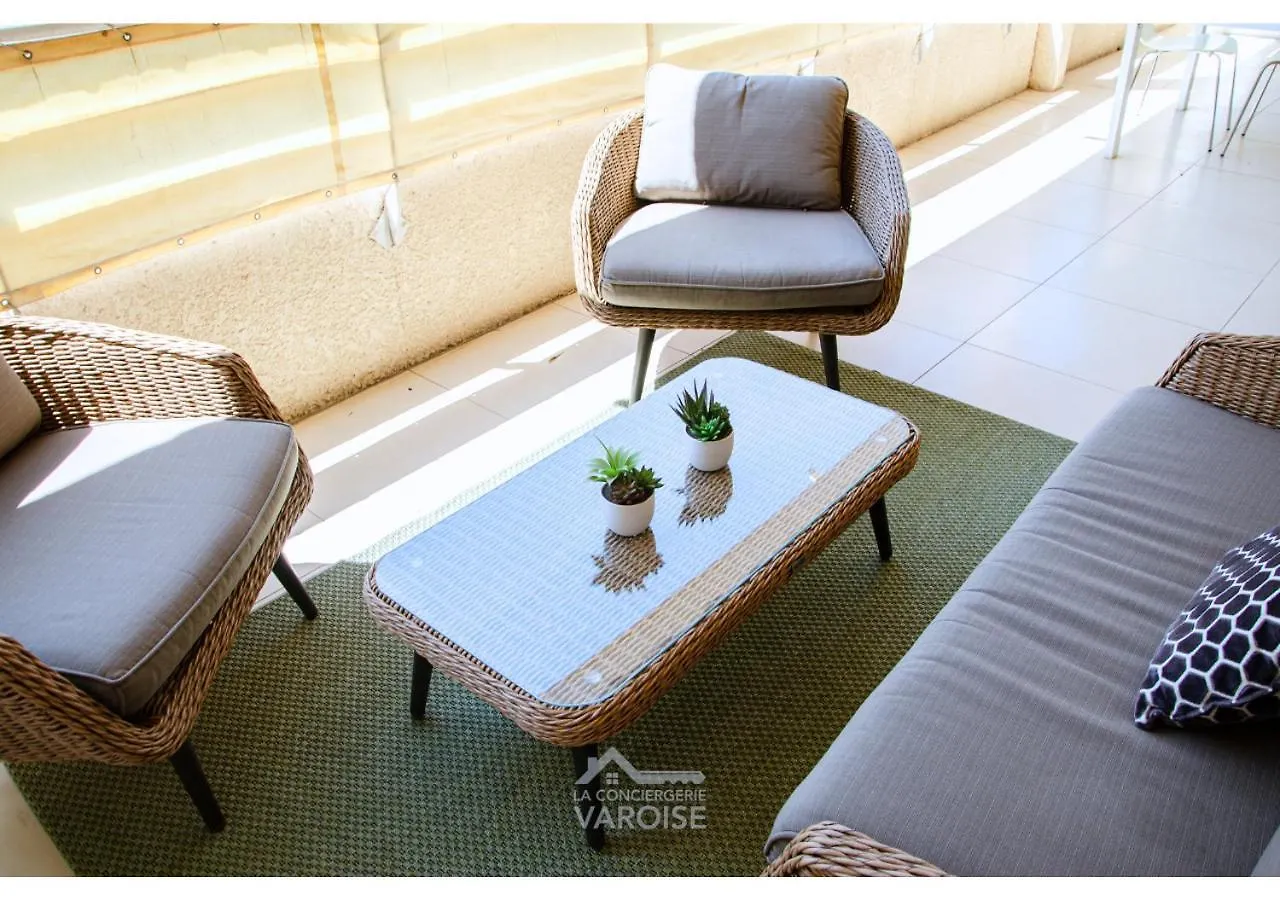 Les Gregoriennes T2 Hyeres Centre-Terrasse-Parking-Wifi Apartment