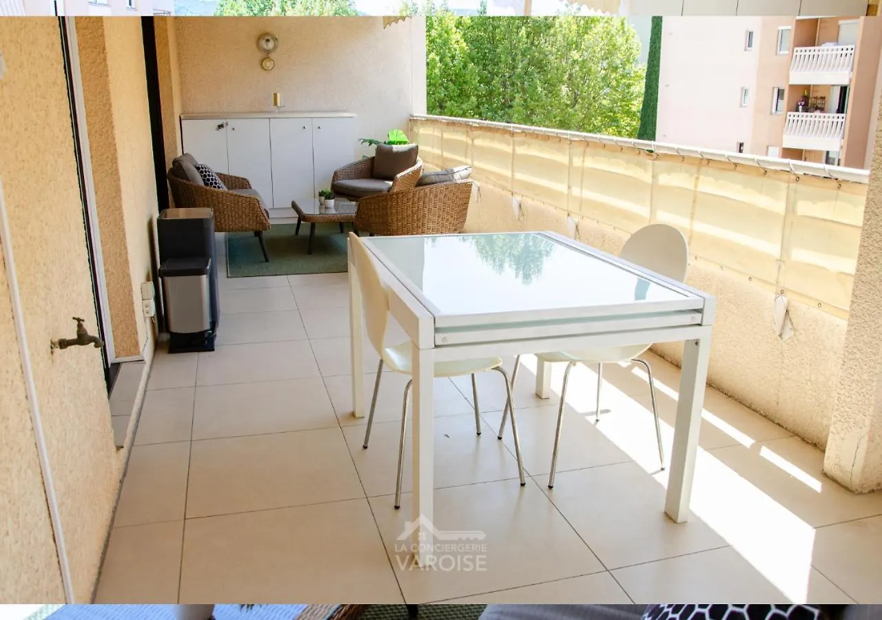 Les Gregoriennes T2 Hyeres Centre-Terrasse-Parking-Wifi Apartment