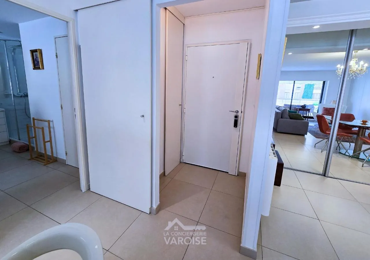 Les Gregoriennes T2 Hyeres Centre-Terrasse-Parking-Wifi Apartment France
